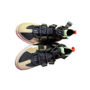 Nike Air Edge 270 size 8